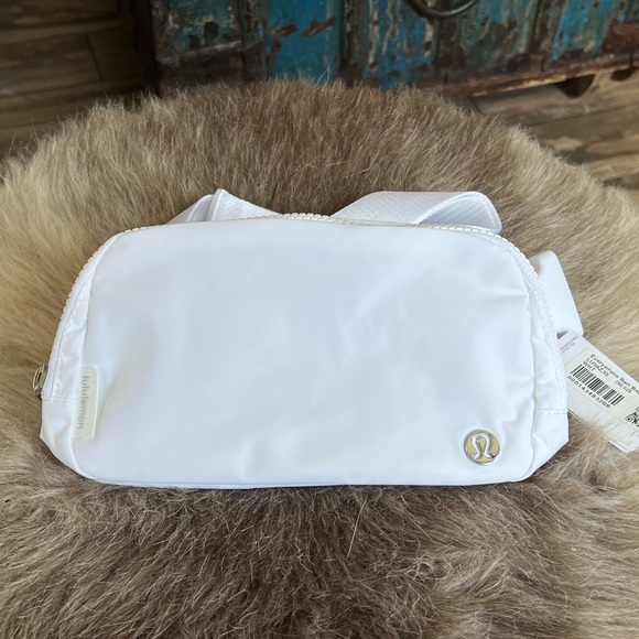 Lululemon 🦄 TRUE WHITE Everywhere Belt Bag Ext Strap NWT VERY RARE - Picture 6 of 15